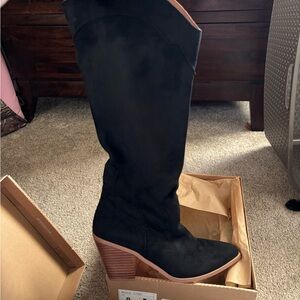 Mi.iM Black Knee-High Suede-Look Boots with Stacked Brown Heel
